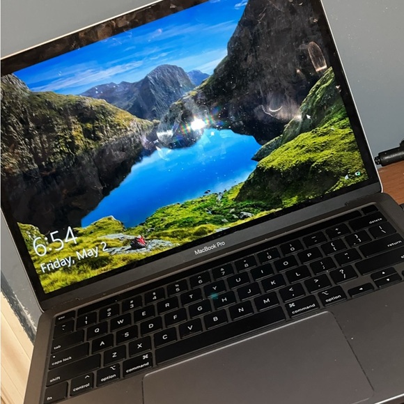 Apple MacBook Pro - Silver from the DEPARTMENT OF EDUCATION but full unlocked